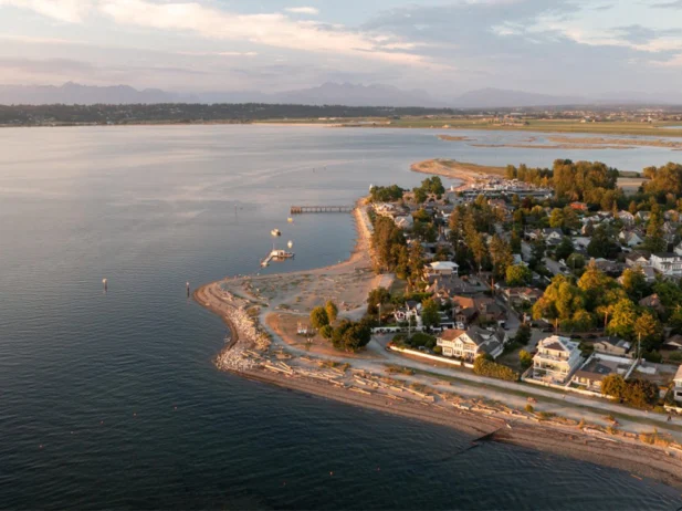 A Crescent Beach Retreat Makes for a Sandy Summer Staycation
