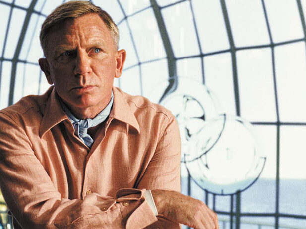 Daniel Craig Stars in ‘Glass Onion: A Knives Out Mystery’