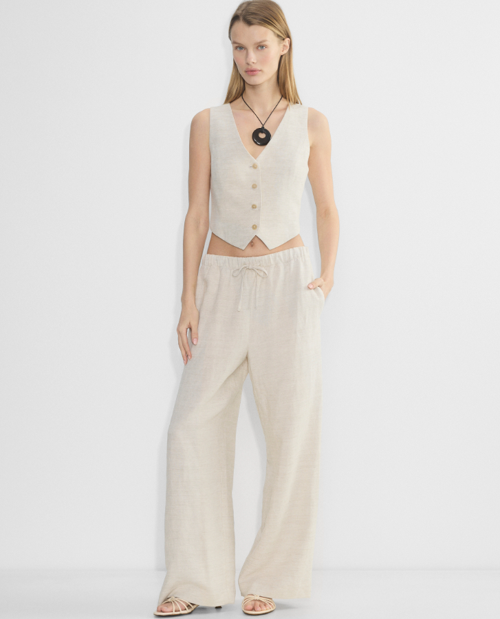 matching set from Aritzia for 2025 summer fashion trends