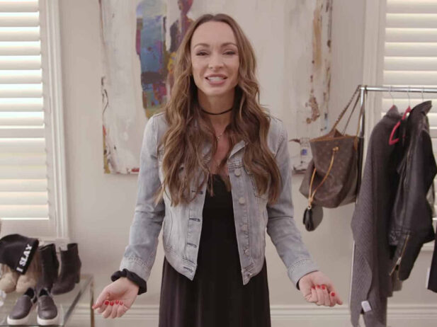Watch: What to Wear Travelling