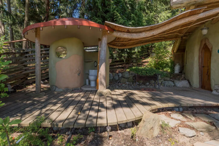 a toilet area behind a walkway